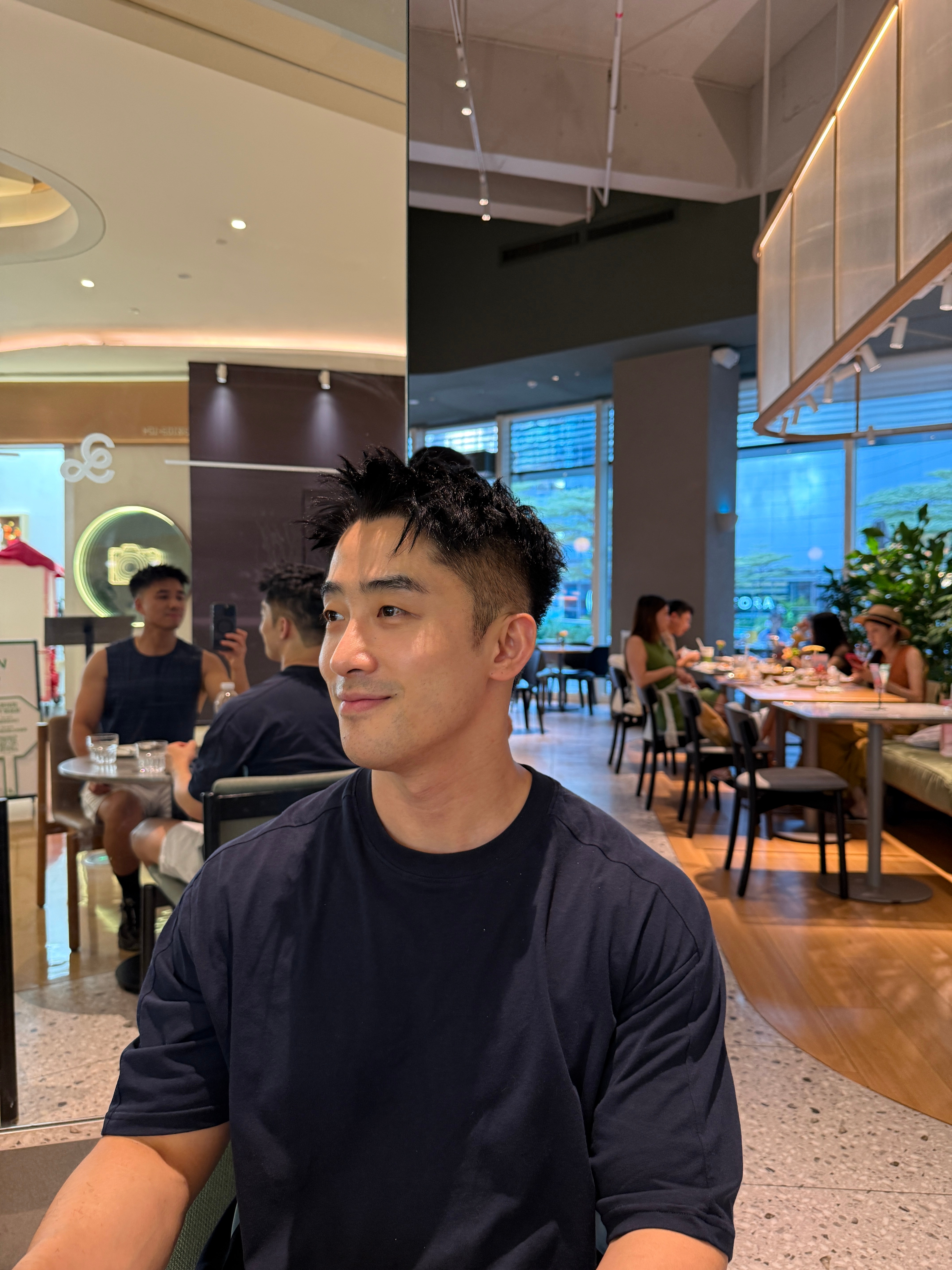 Kris 说我剪了个头发终于不像老阿姨了