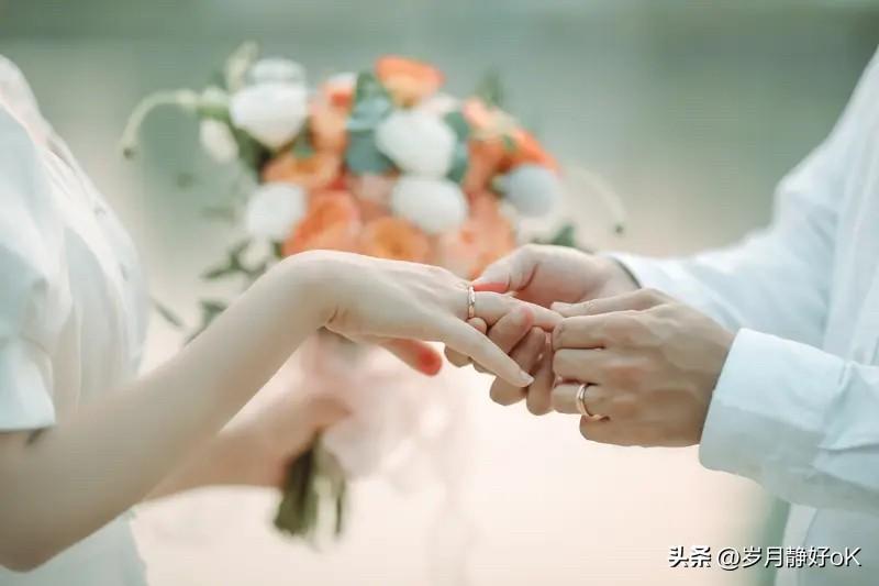 王菲谢霆锋的爱情是否让你相信真爱如果王菲不是歌后，是普通人谢霆锋还会爱她吗，两个