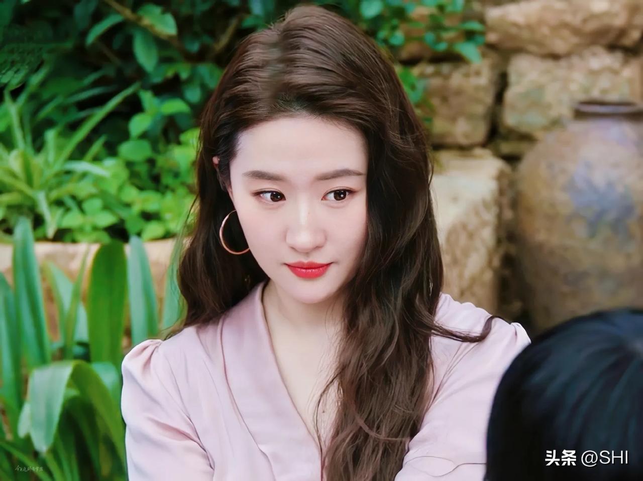 六位女明星的“现代剧造型”，谁最美？
刘亦菲的许红豆，李沁的沈长清，杨幂的夏晚晴