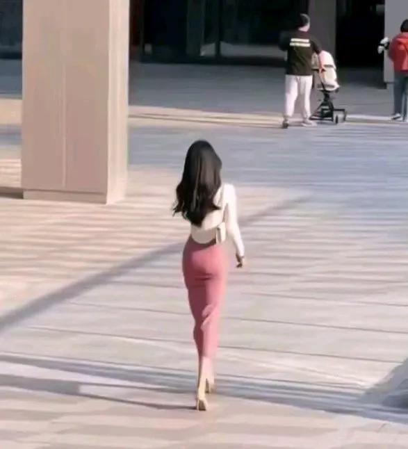 这背影，对男人来说杀伤力太大了。