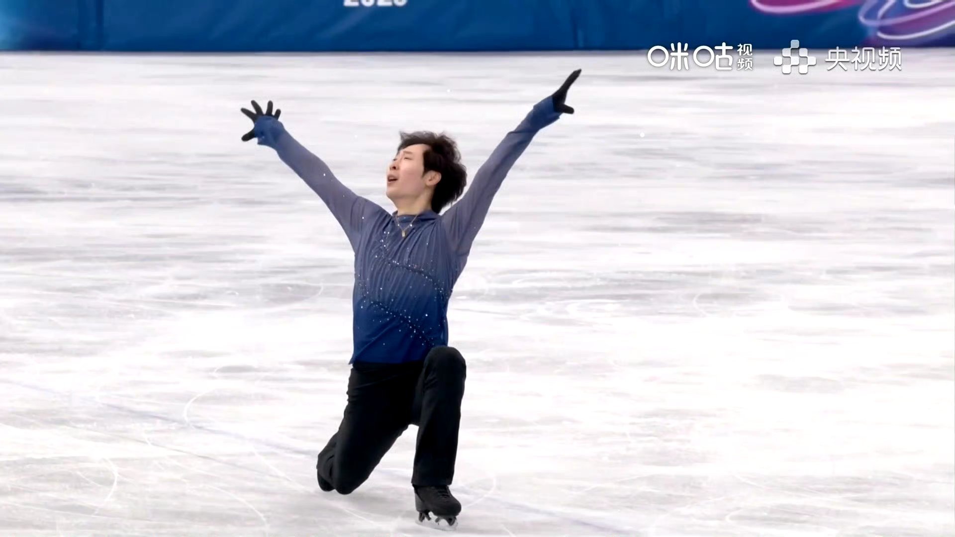 体育人怎么过大年没有聚光灯，却守着最执着的热爱。每块金牌都藏着他们的汗水与坚守，