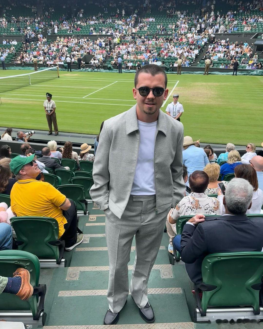 《性教育》男主Asa Butterfield带母亲看温布尔登网球锦标赛 ​​​