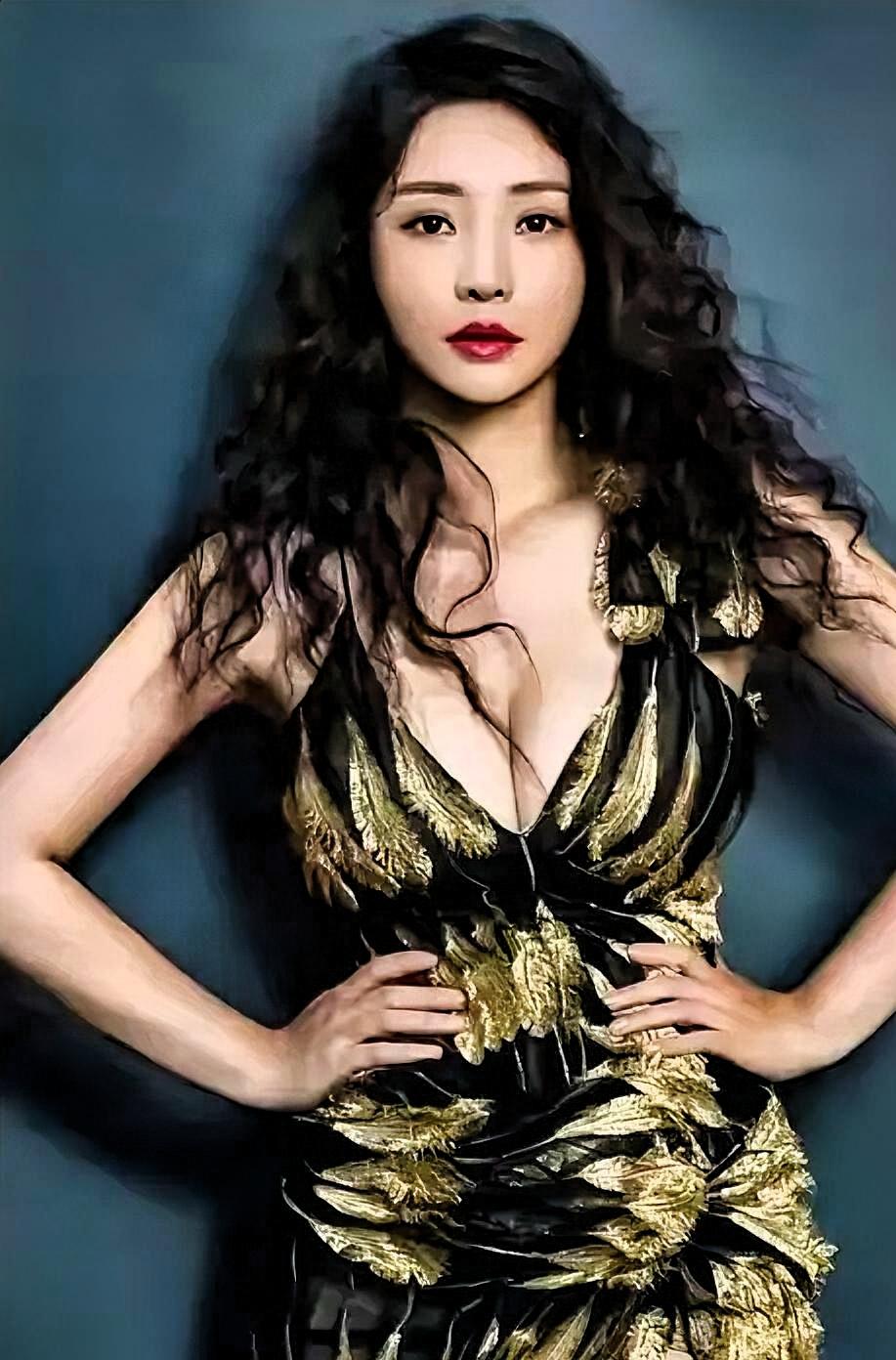 44岁柳岩独居300平房子，活成多少人羡慕的模样！
睡到自然醒，想潜水开车10分