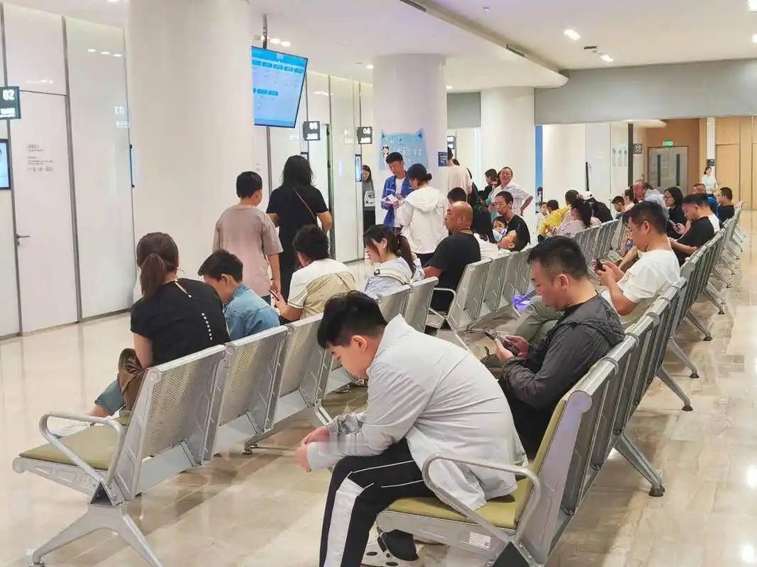 十五年后的中国，极有可能呈现如下景象：
1.若你生的是儿子，十五年后他娶媳妇时，