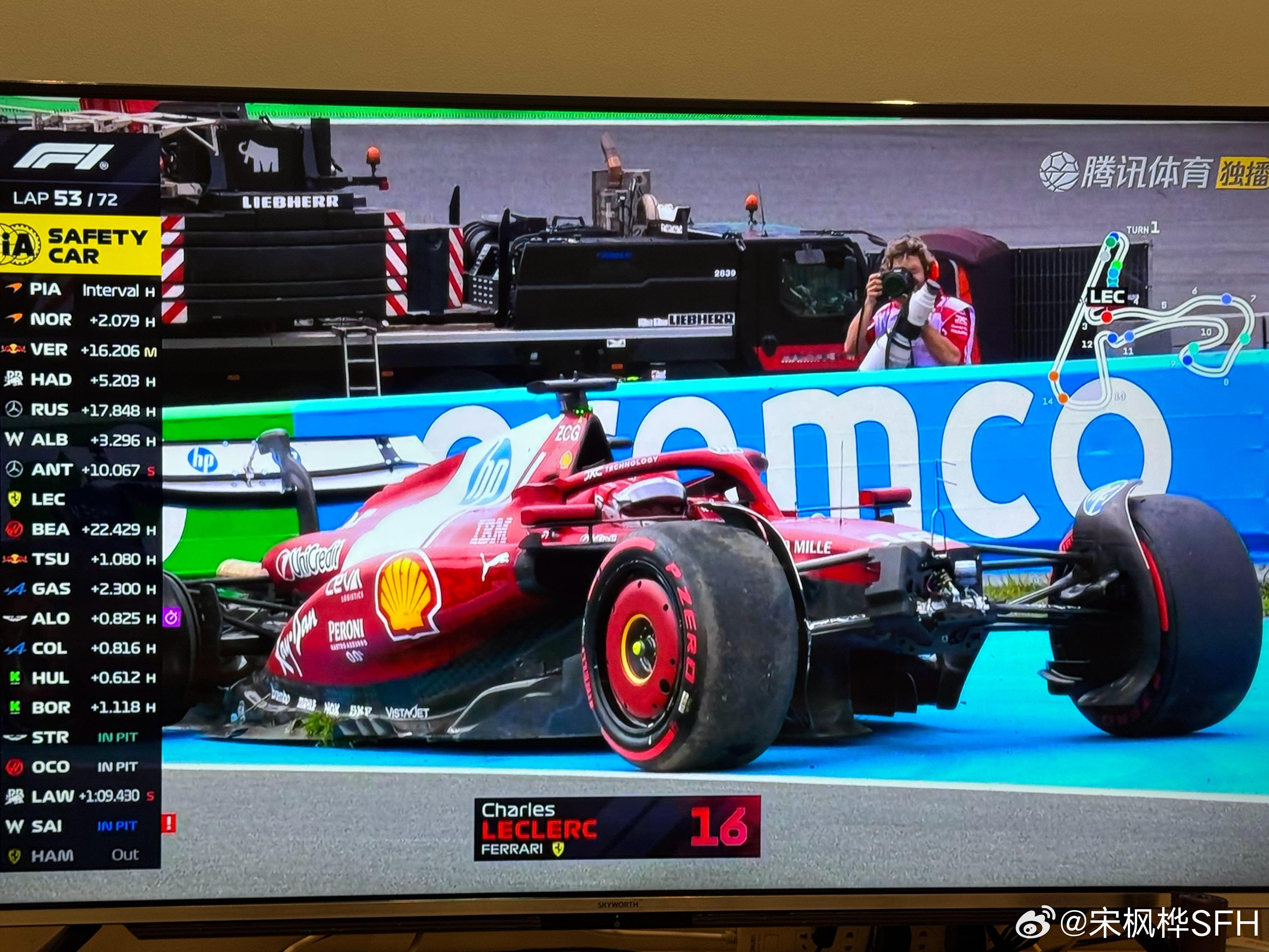 法拉利双退，迈凯轮爆缸，今天的F1真的太难以置信了[允悲][允悲]F1[超话]法