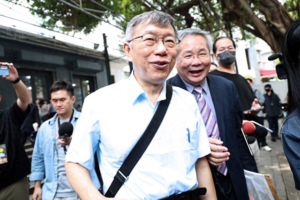 国民党台北市议员李明贤日前接受专访，谈及2026年蓝白合作表示，县市长的整合应该