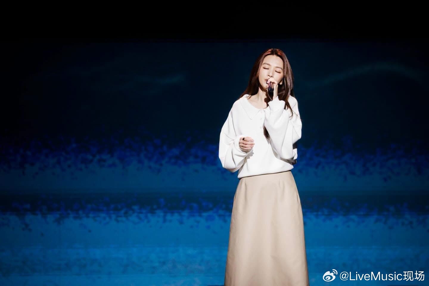 刚刚田馥甄发文感谢金曲奖，怀念与袁惟仁相处时光收到小胖老師離開消息的那個下午，我