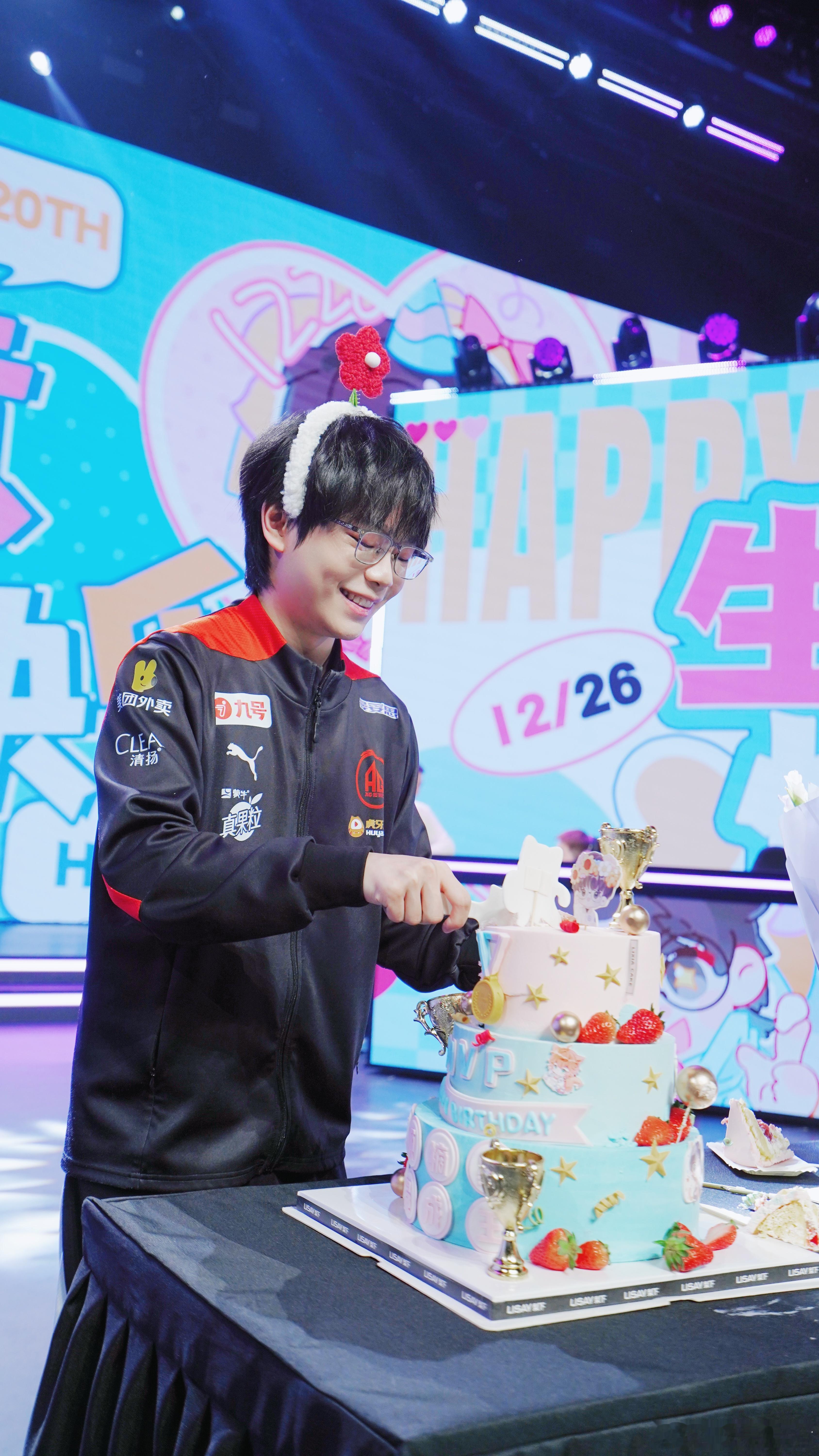 钟意复古风生日照片  钟意生日快乐～～～FMVP归来仍是20岁[喵喵]太太太羡慕