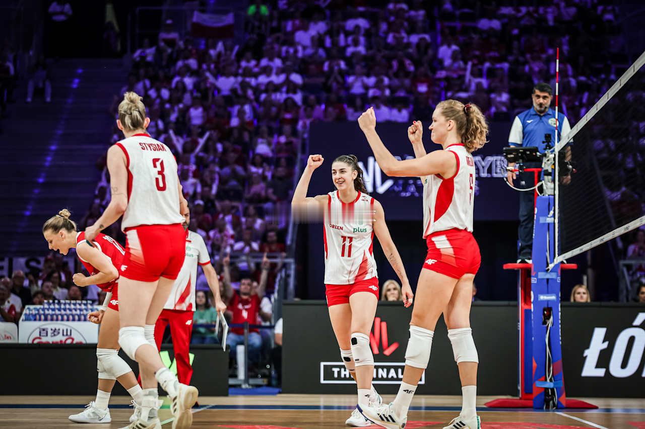 波兰女排2-1日本女排（25-15 24-26 25-16）斯蒂夏克：12分（2