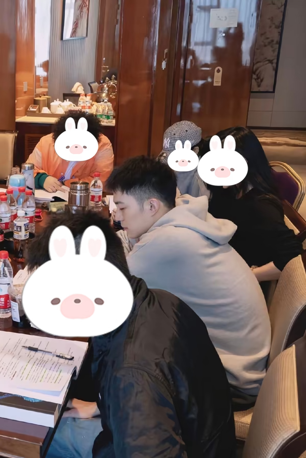 受不了，这张小伯伯怎么这么萌啊啊🤲 
