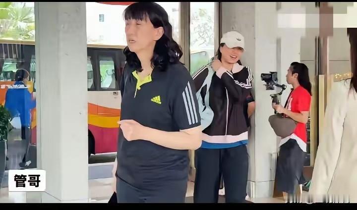【应该给赖亚文颁个“亲力亲为”奖】
赖亚文心系女排，凡事亲力亲为，刚上任排管中心