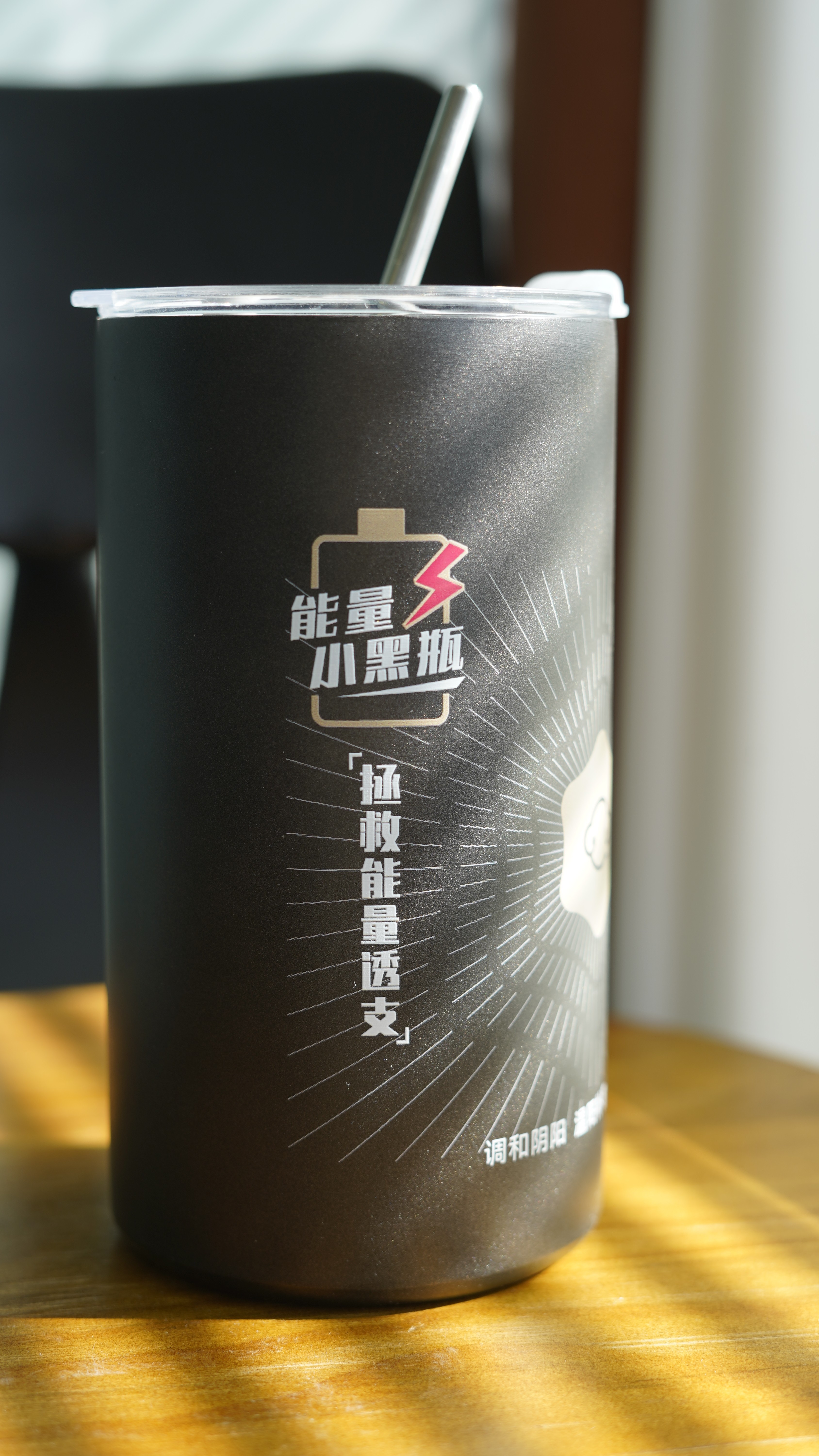 #肾宝社牛杯火了# 看看我的杯子，再看看同事们的手里的杯子（os:又贵又没新意）