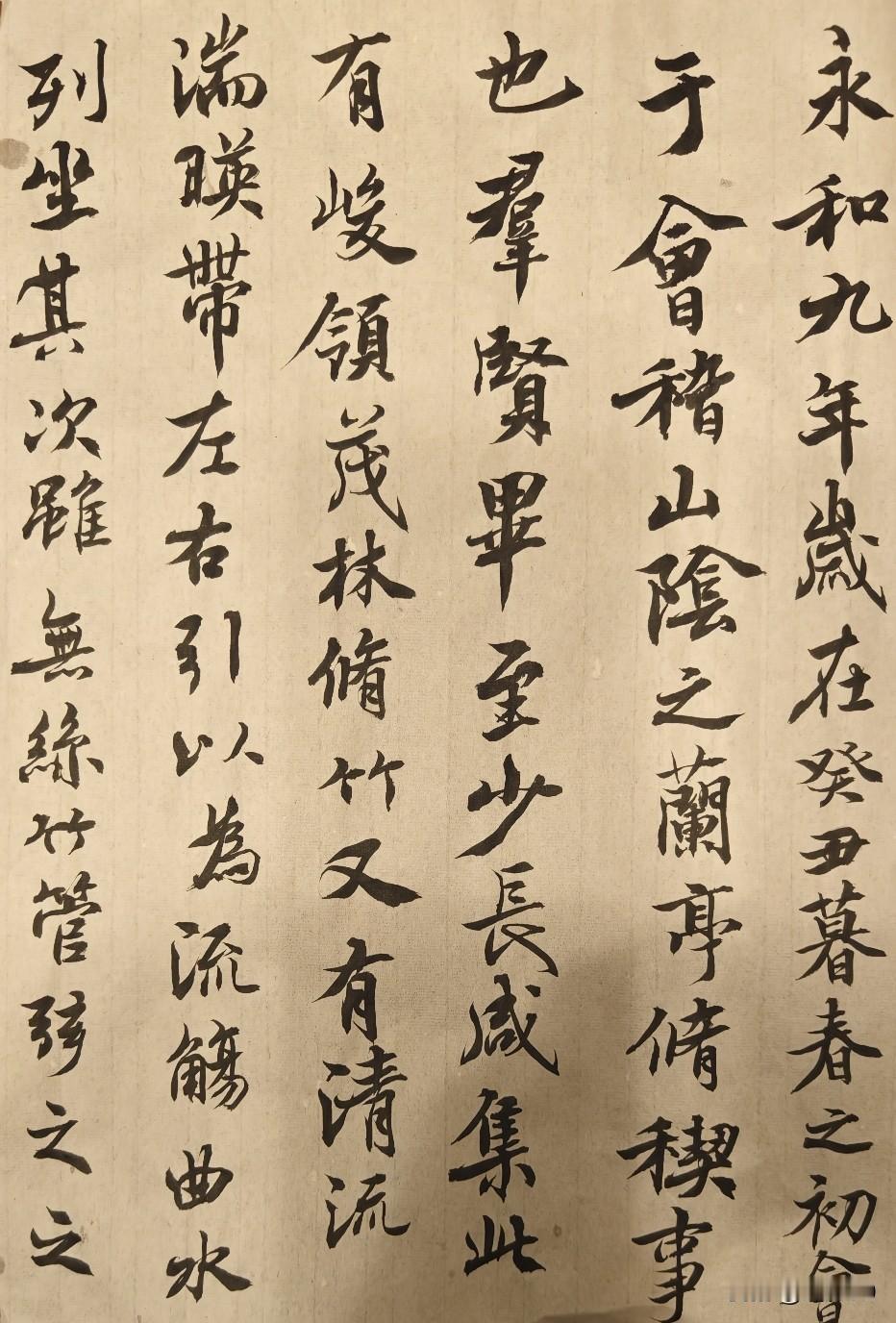 抬眸看到车外走过的中年人。其实是上个单位时招进来的小伙子，算一算只有十五年，小年