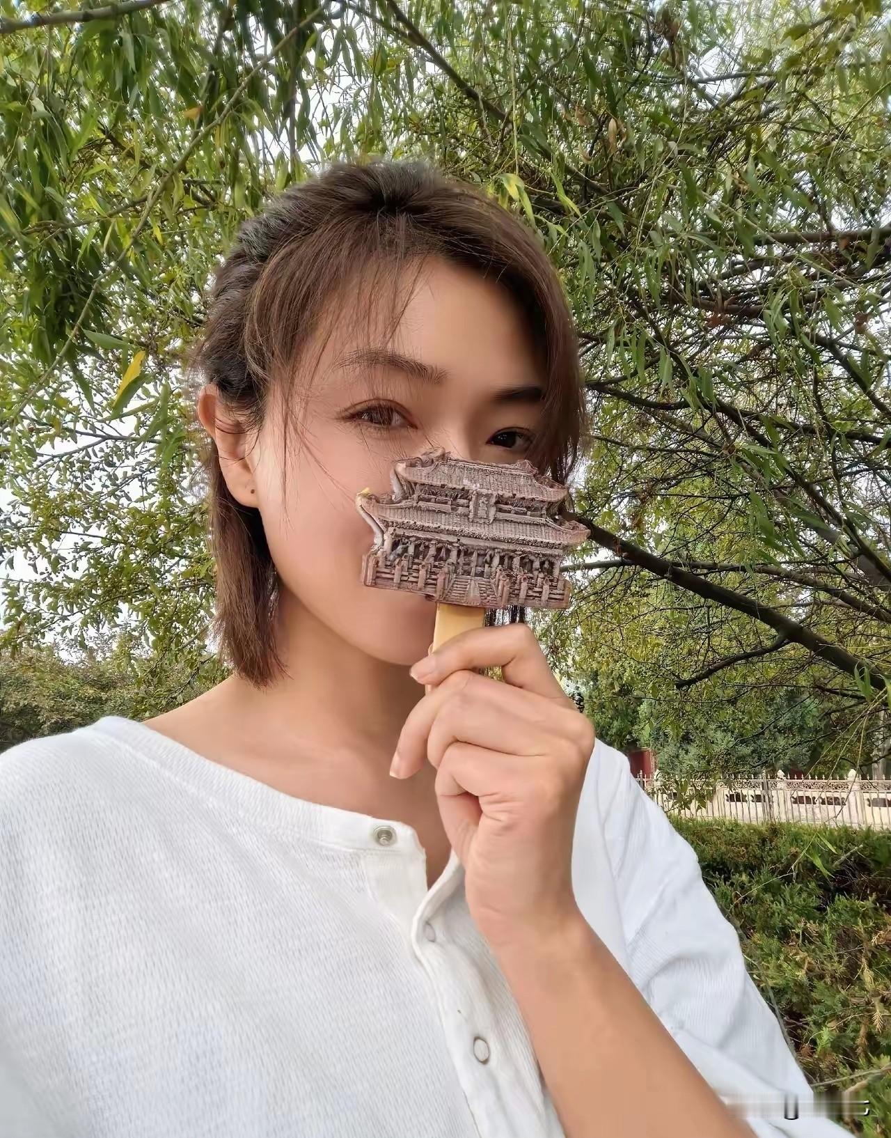 遇到对的人就不存在不婚主义了，万茜就是一个例子
在没有遇到丈夫徐洪涛之前，万茜都