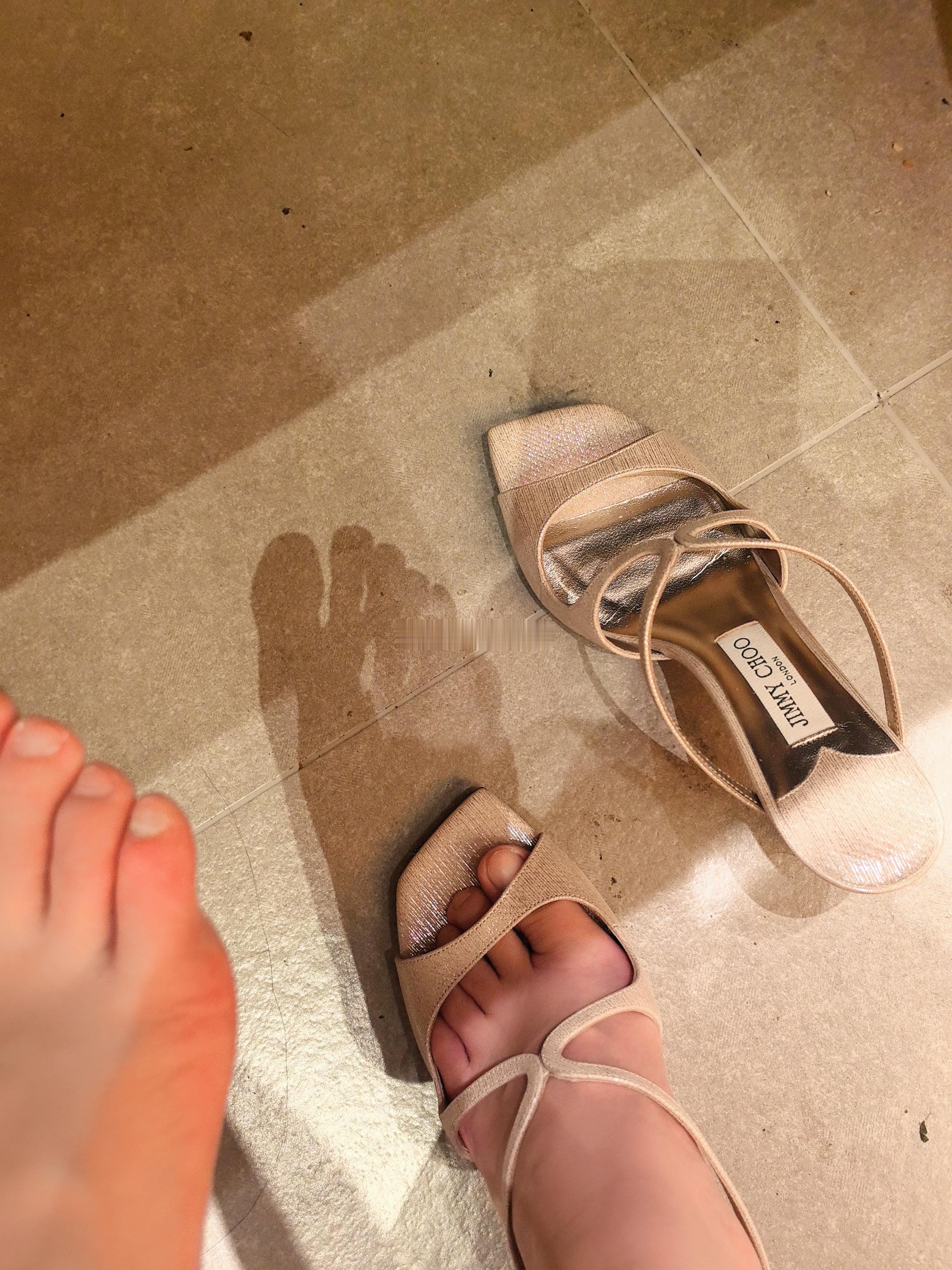 美丽刑具，脚趾头磨起泡了，好气 