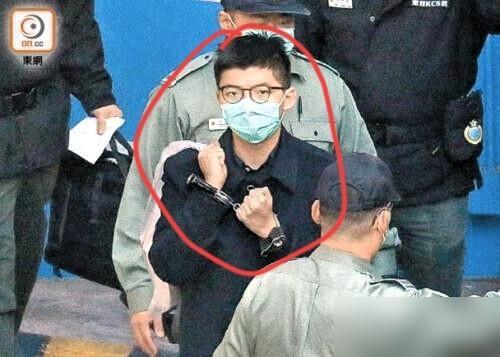 不查不知道，查了才明白！

黄之锋这事儿最近在网上传得挺热乎。之前还在赤柱监狱里