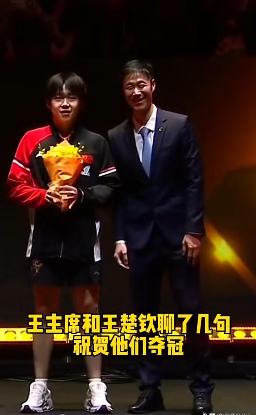 王励勤一歪身，C位就换了人。
不是让，是本来就不该占。
上海队十年老规矩，冠军站