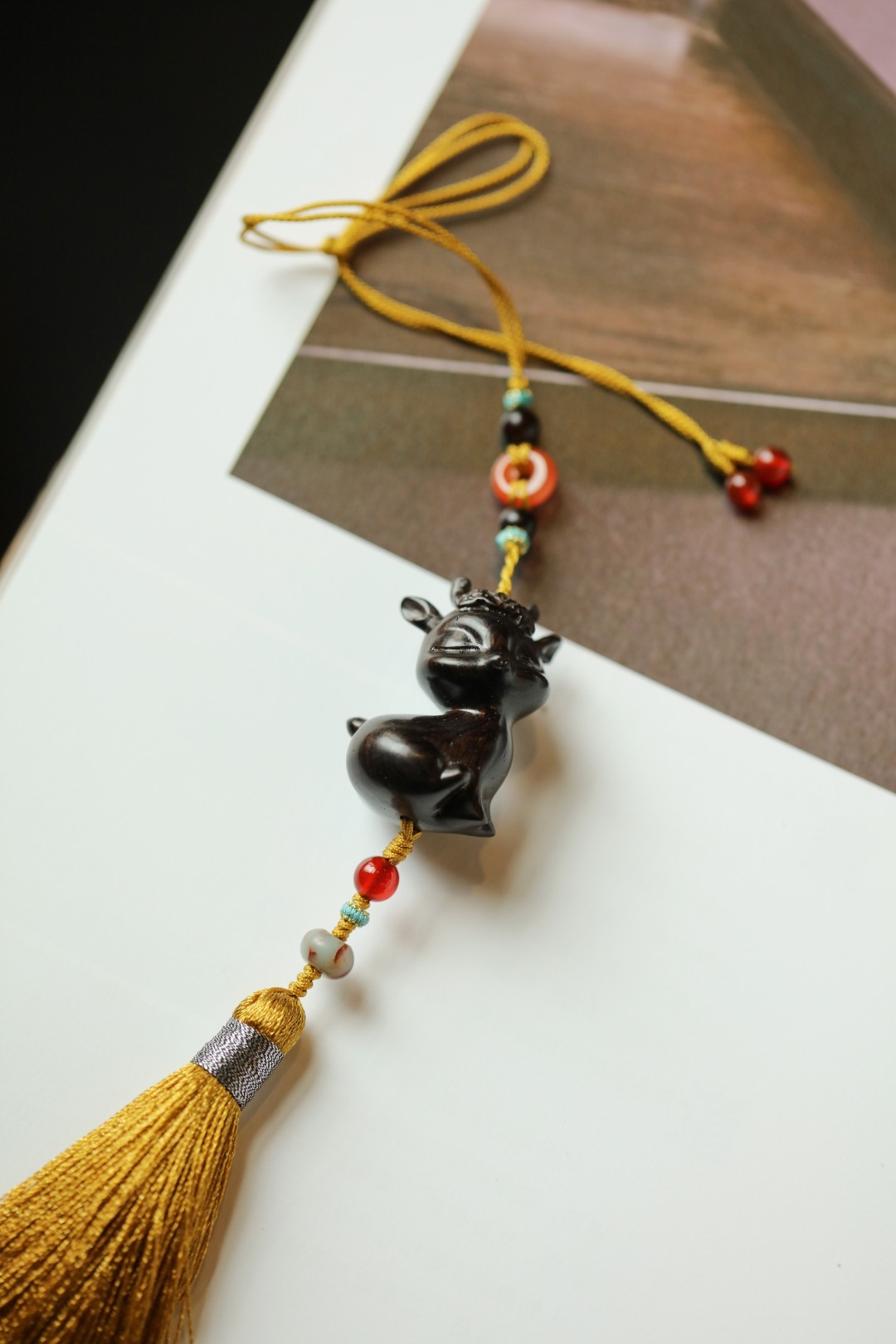 紫光檀【福鹿】车挂一路平安，善心善行。灵动小鹿，搭配宫廷风流苏设计，可做车挂、包