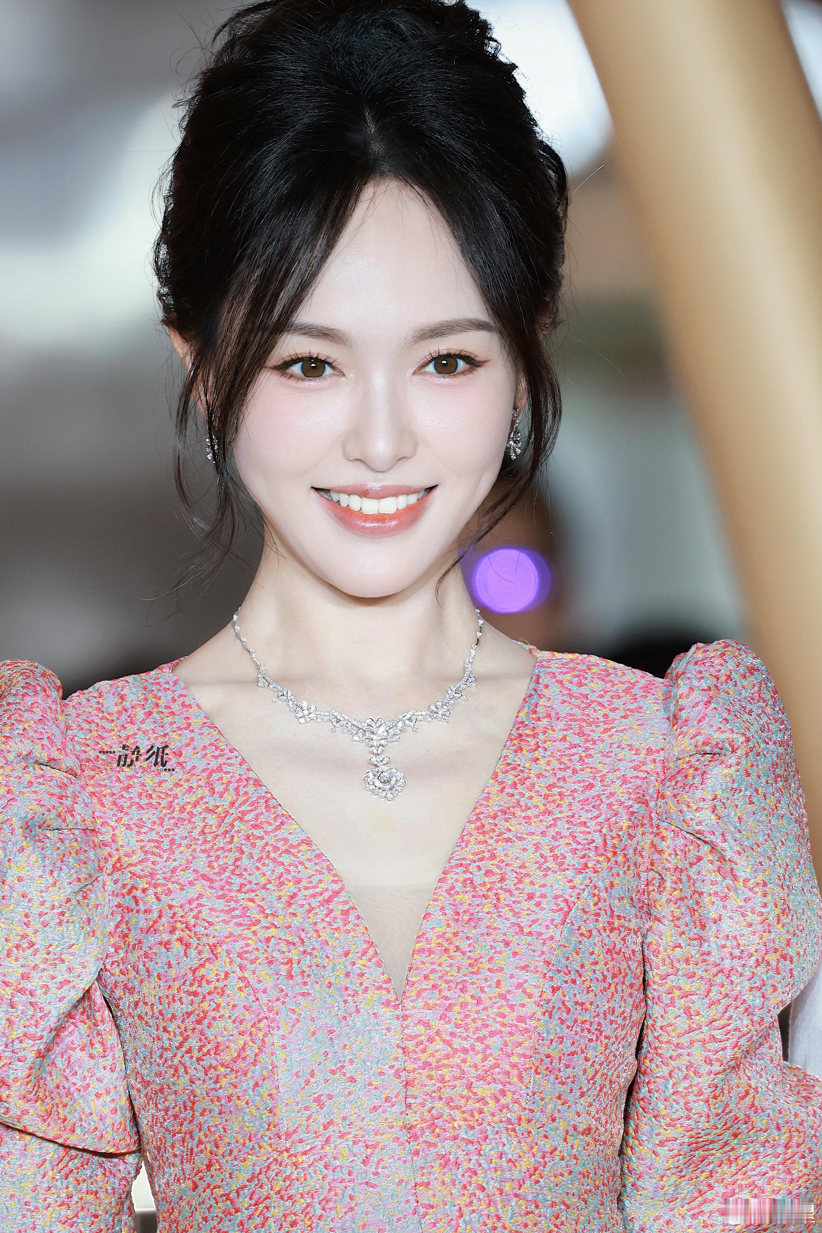 唐嫣 🌸 高定礼服优雅绽放，又甜又美腿又长 ​​​