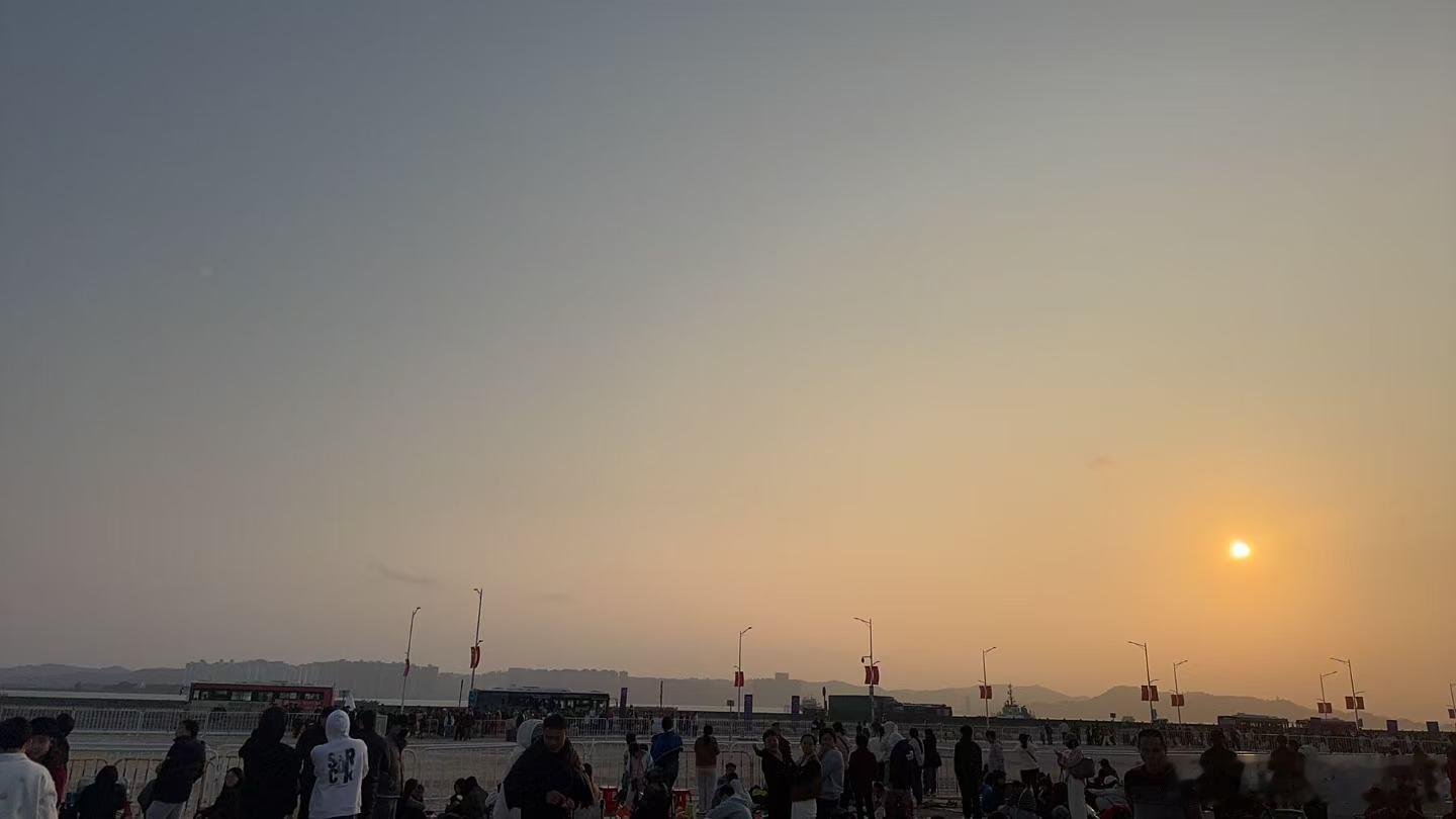 期待汕头烟花秀8：00开始 