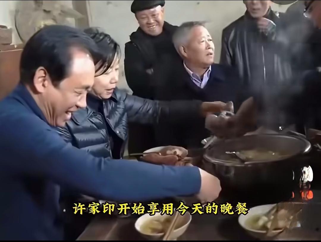 忆苦饭！2018年12月，许家印锦衣还乡，带着妻子丁玉梅回到河南周口老家，并在老
