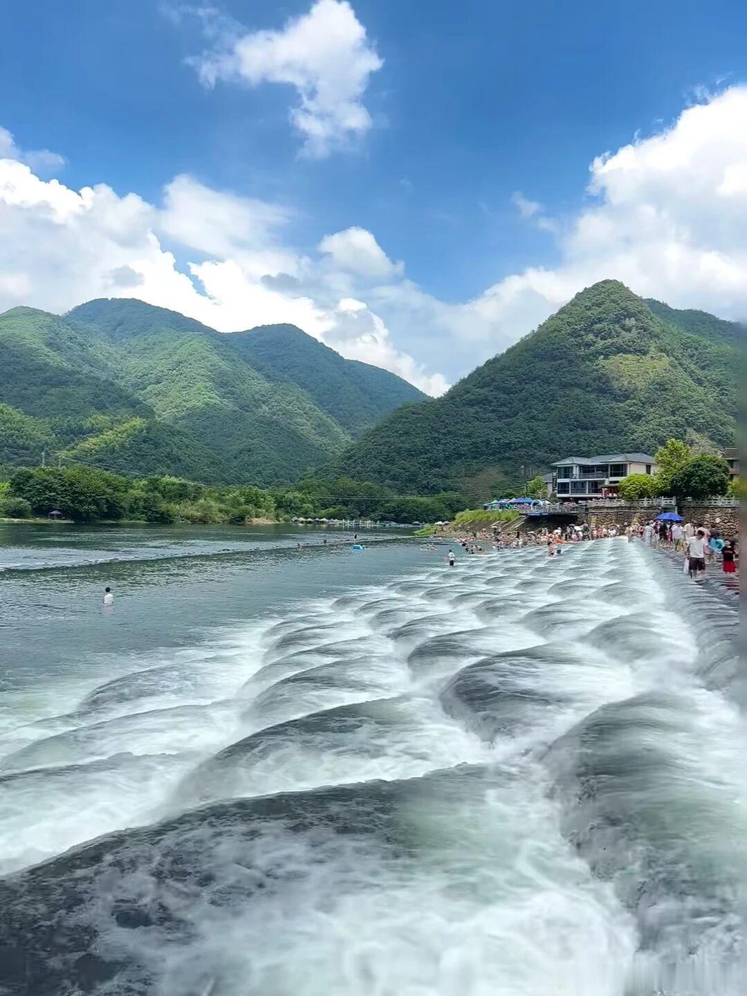 江浙沪免费玩水宝地被我挖到！富阳壶源溪 25km 清凉嬉水长廊，蚌潭坝、龙鳞坝等