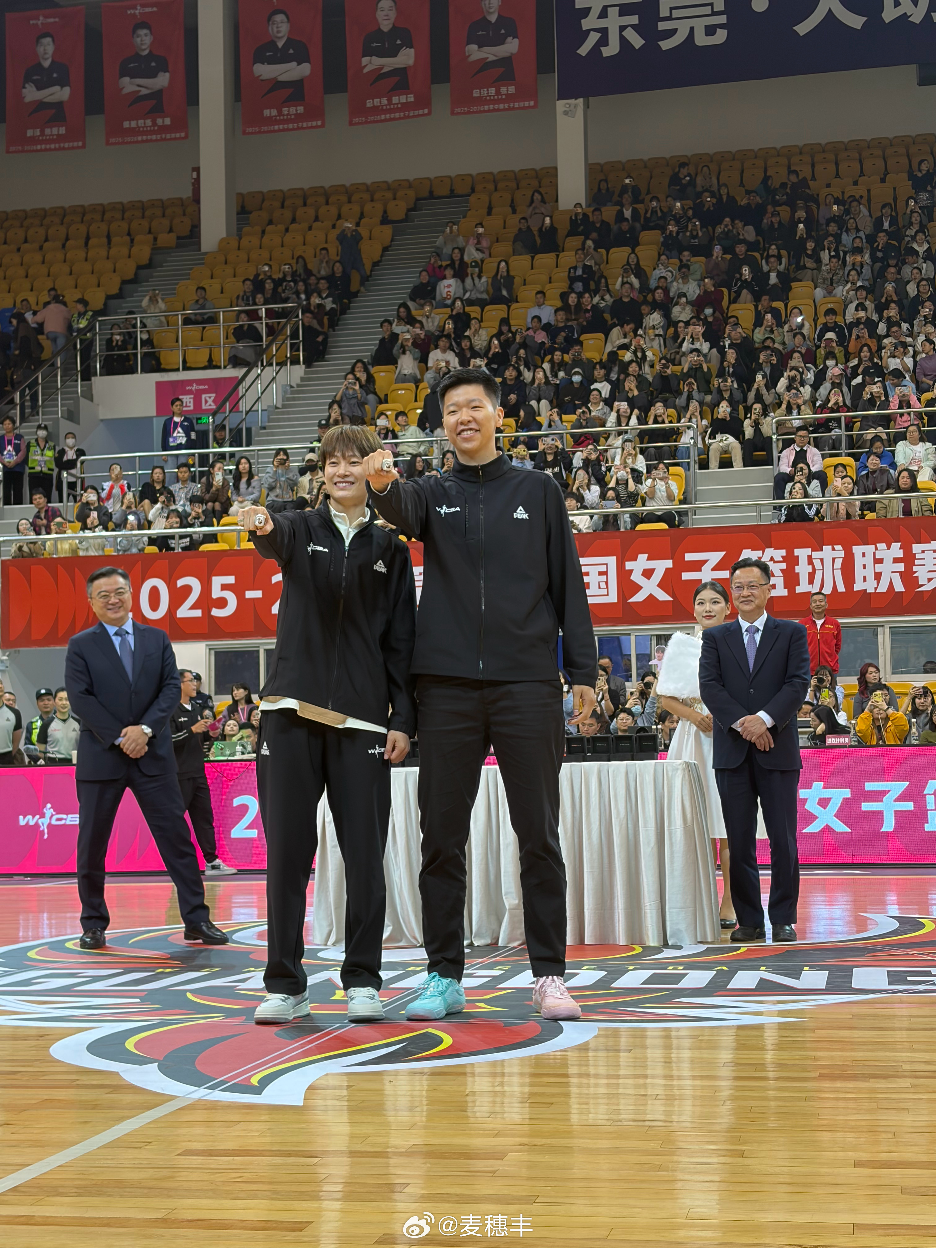 虽然不舍，但过去这400天真的很辛苦，国家队、WCBA联赛、女篮亚冠、全运会，这