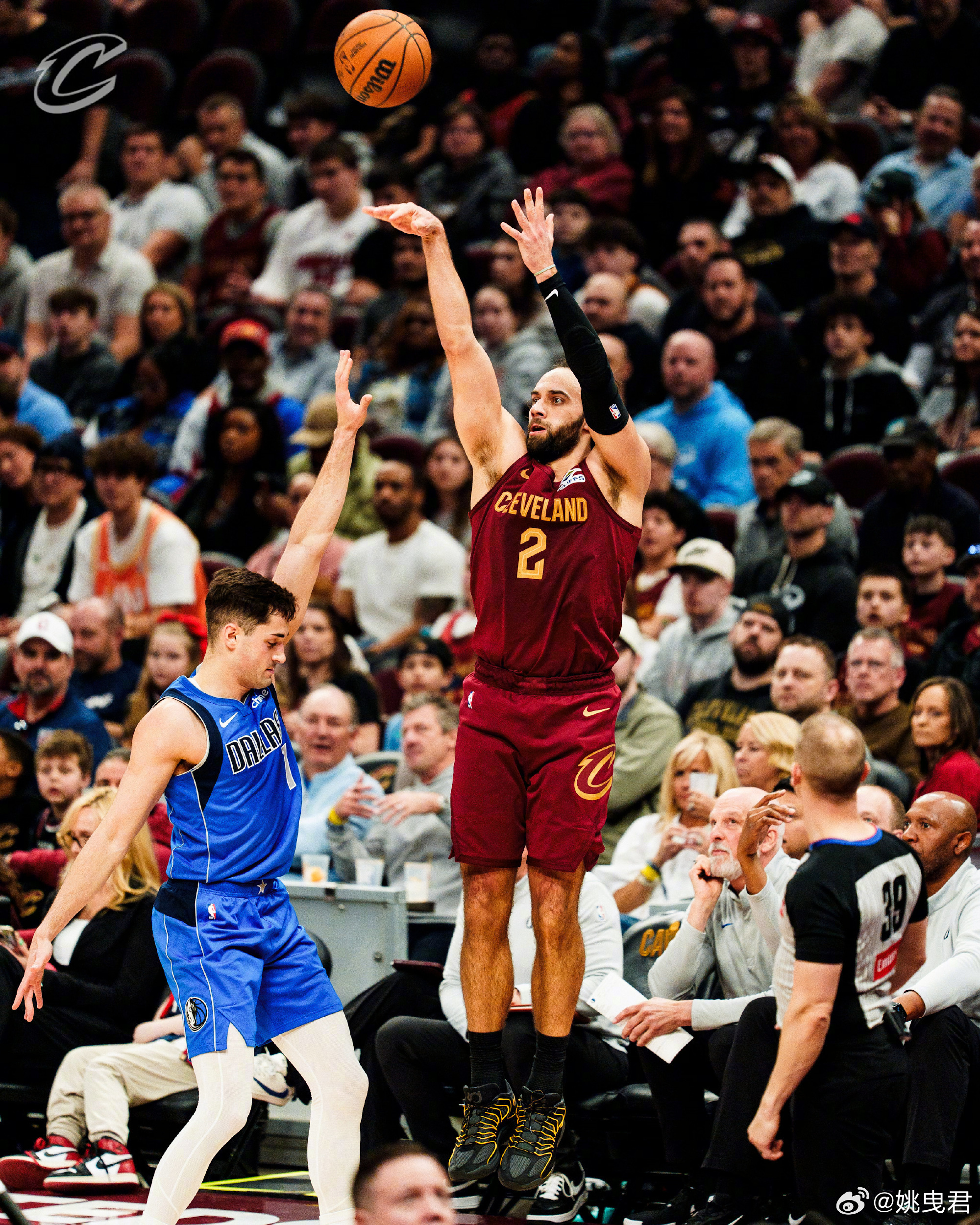 复出首秀就拿到24分8板，三分球7中6，而且基本都是对手防守到位干扰的前提下，冬