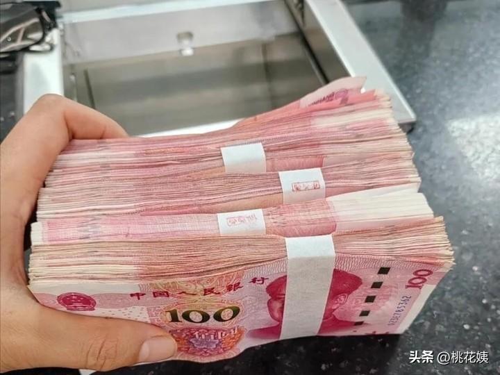银行这番操作，不知坑了多少人，好多人都没有察觉到！

现在很多退休老人，都喜欢把