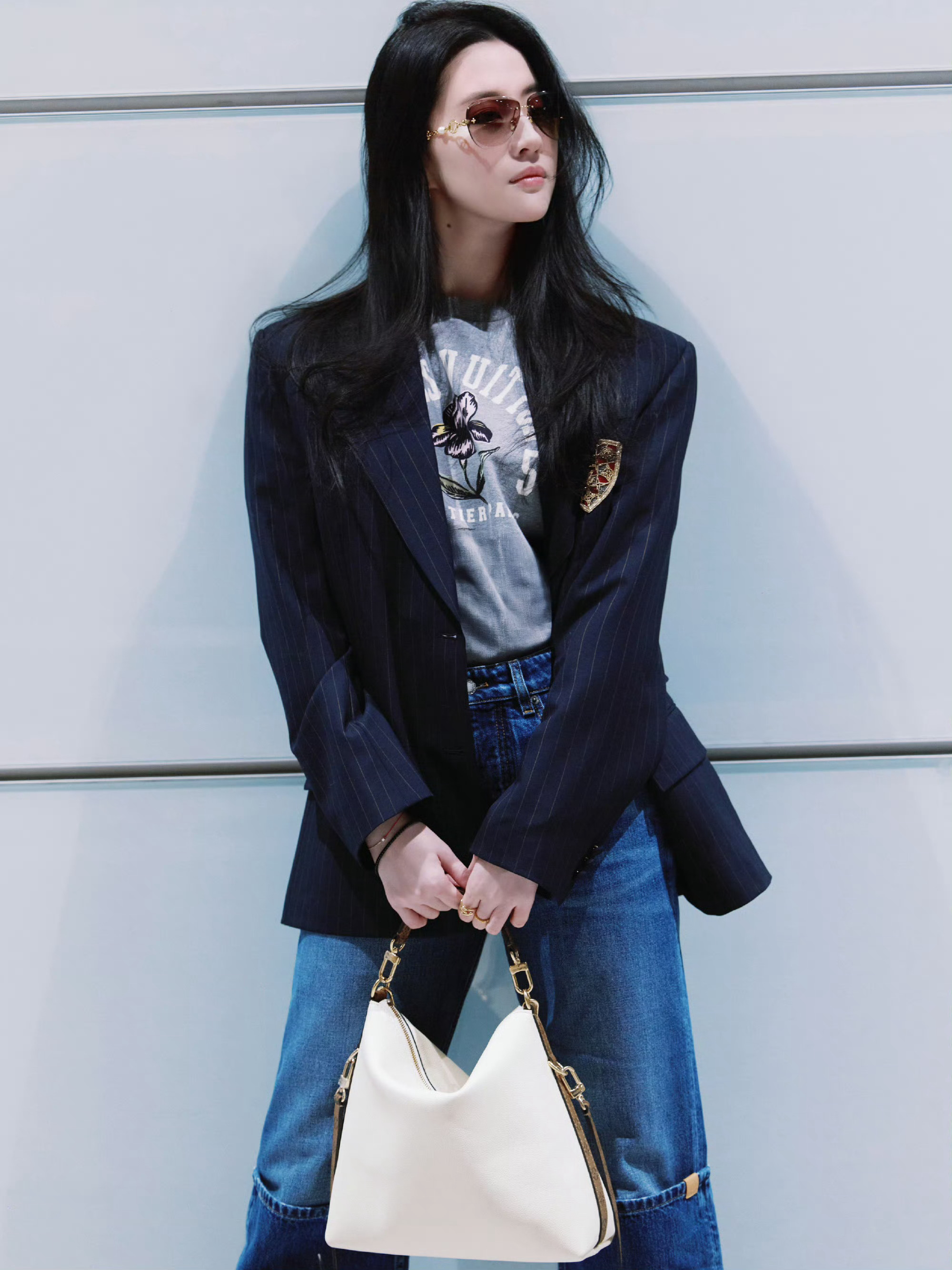 刘亦菲 in LOUIS VUITTON ✈️🇫🇷 启程巴黎时装周，即将亮相