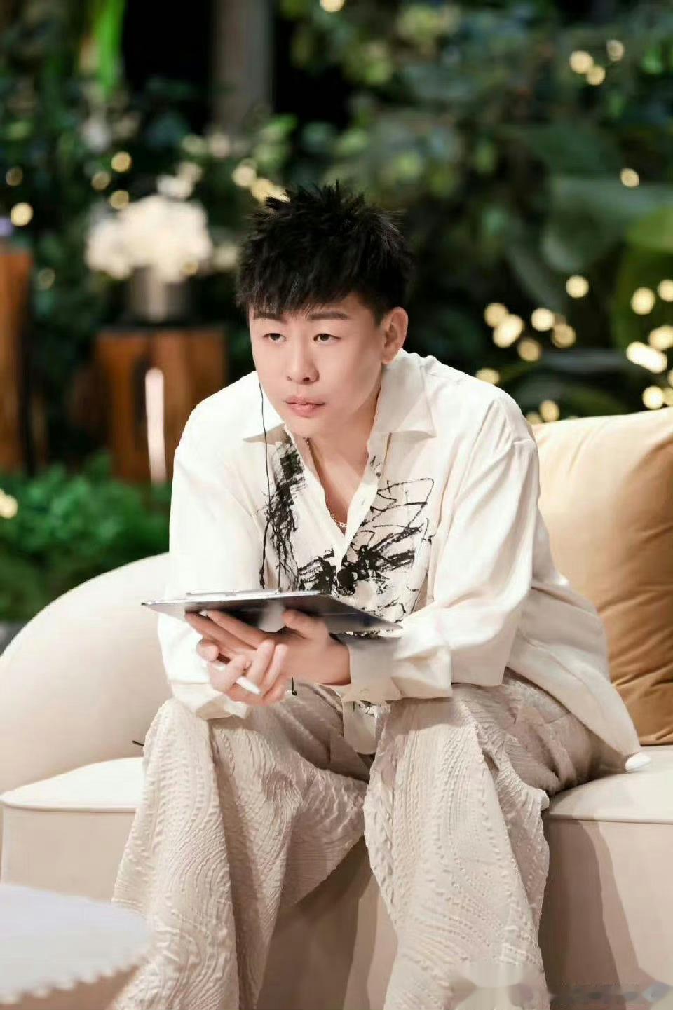 #胡彦斌演我单身原因# 胡彦斌的解读让我们对单身有了新的认识，原来情感也可以如此