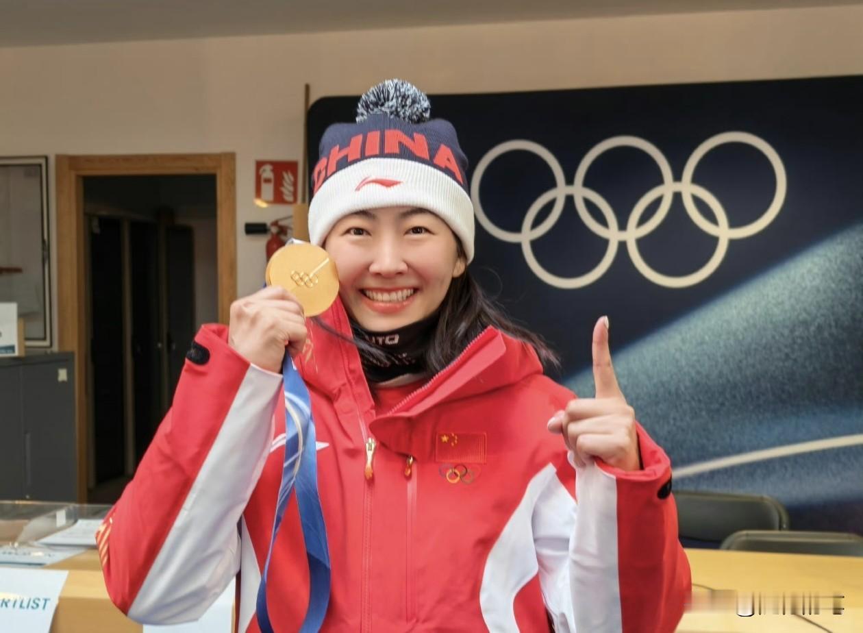 一个晚上冬奥会中国获得两块金牌，等太久，也太意义重大，太令人振奋了。

米兰冬奥