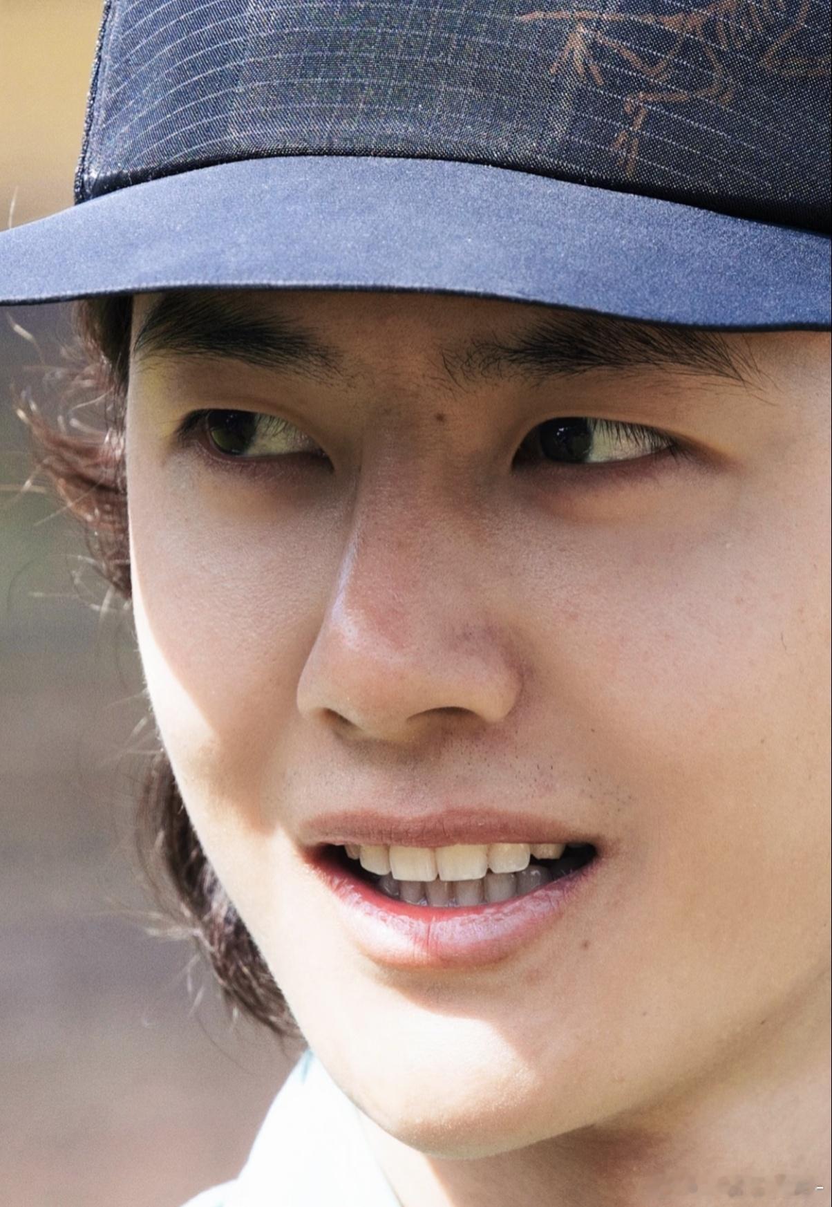 王一博的唇下痣越来越明显了欸