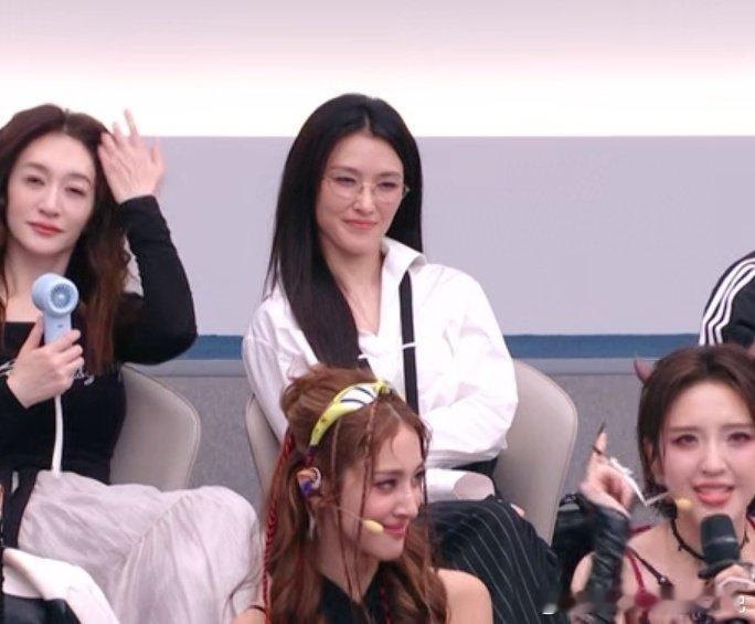 徐洁儿老来得粉乘风2026褪去角色光环，站上竞演舞台突破自我，勇气太难得 