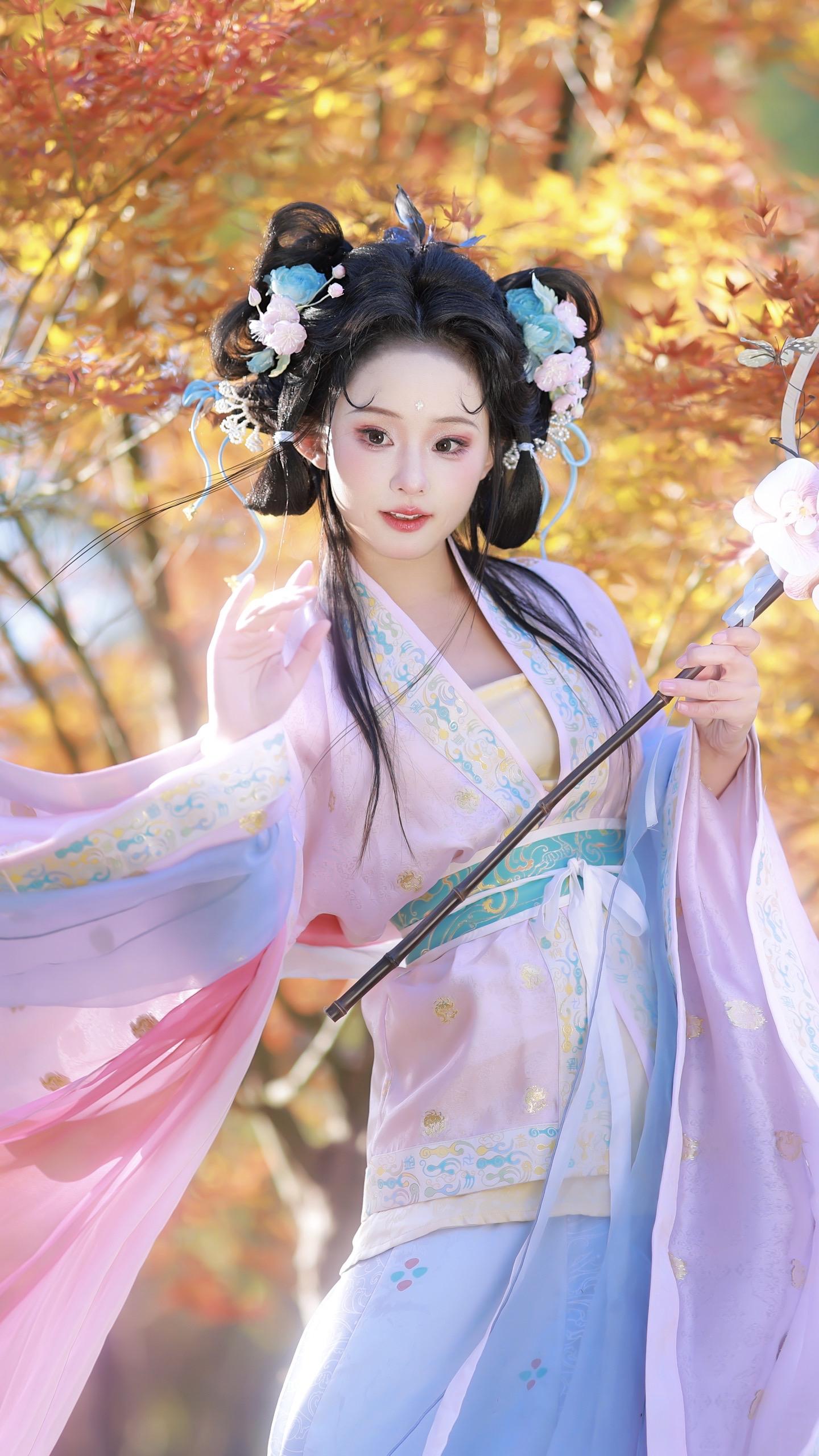 好像葫芦娃里的小蝴蝶仙子🧚‍♀️。出镜：  妆造