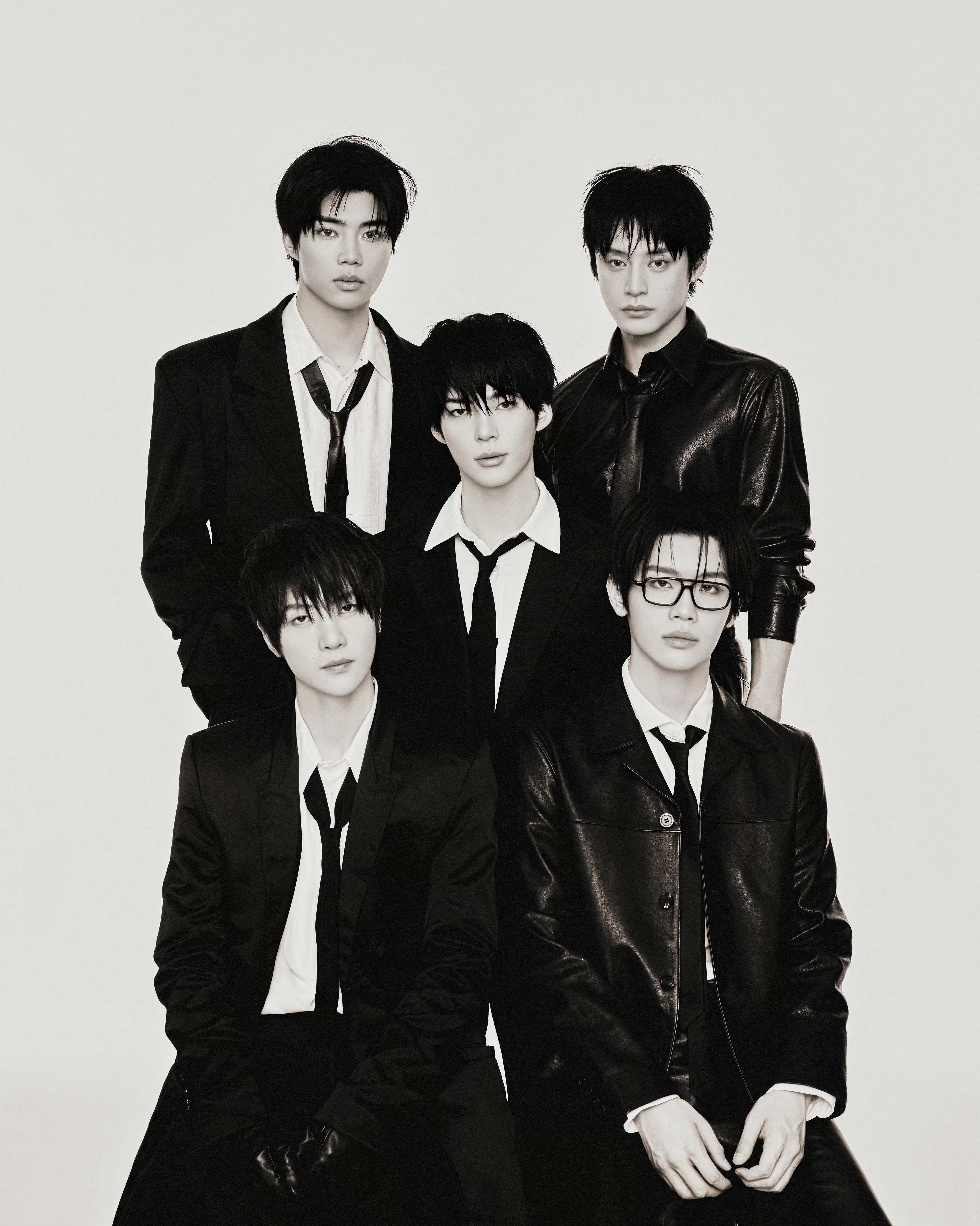 继续自导自演，来，你们跟我说说像哪个？ 