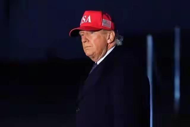 特朗普张口就来，其言行已经完全超出了正常思维，不得不怀疑其得了臆想症。