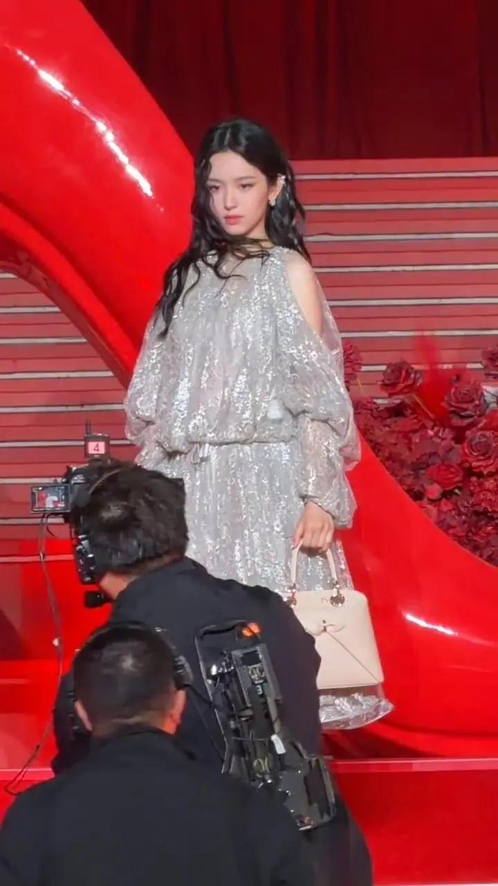 周也是不是没戏拍变肉感了 