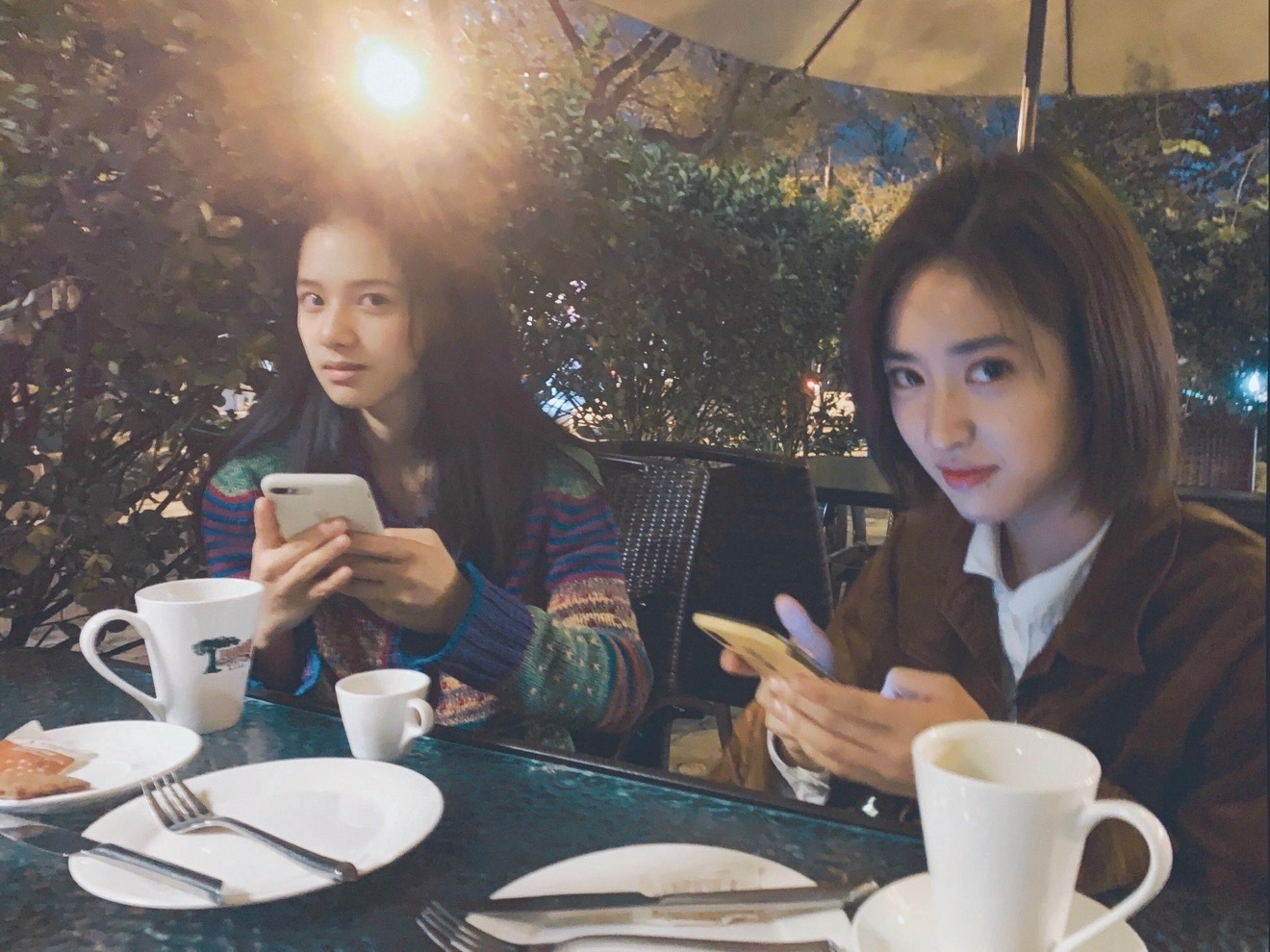 张婧仪沈月早期合照 