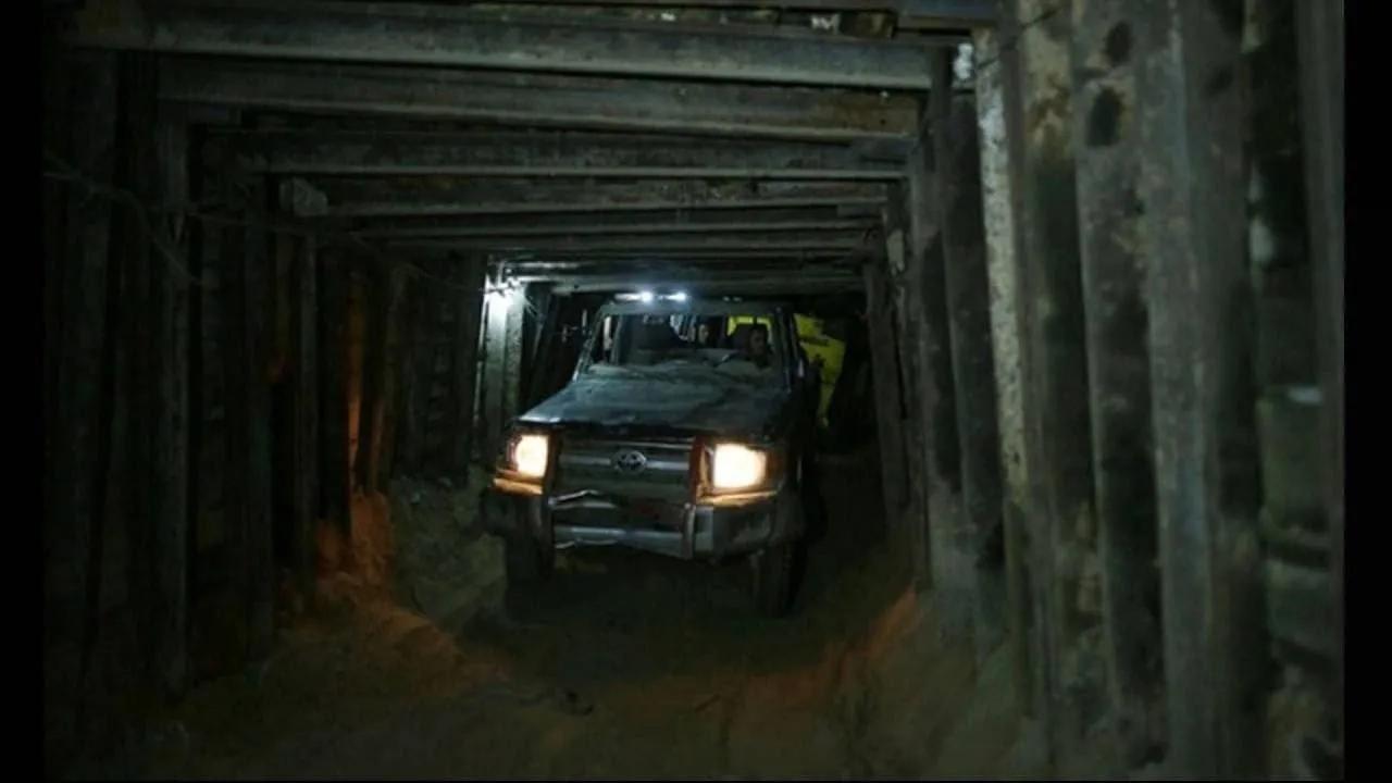 哈马斯展示了其在加沙地带下方的部分隧道。
其中一些可以由汽车驾驶。
以色列陆军发