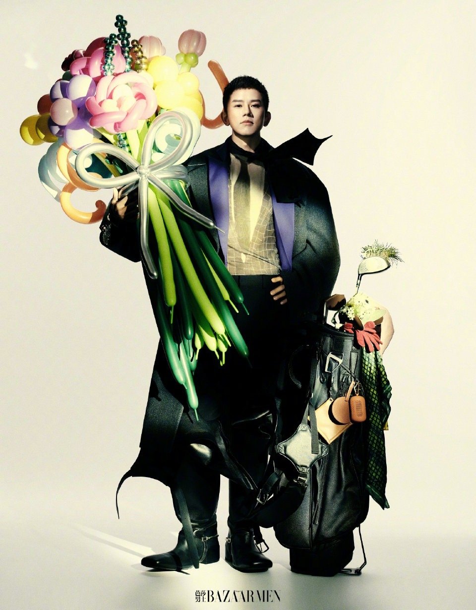 张杰寸头反差感大片张杰芭莎男士生日双封 黑白光影定格寸头帅姿！芭莎男士内页大片上