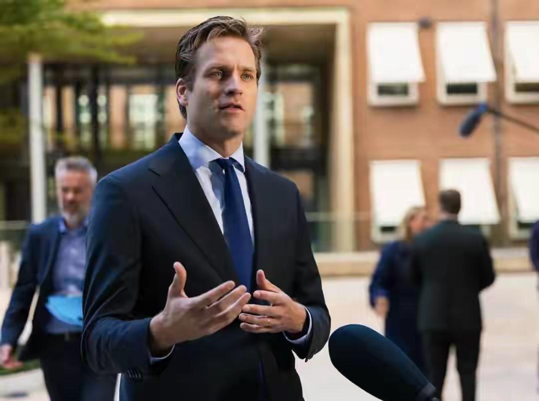 “荷兰暂停干预安世半导体”
关于“荷兰暂停干预安世半导体”的消息，可能涉及荷兰政