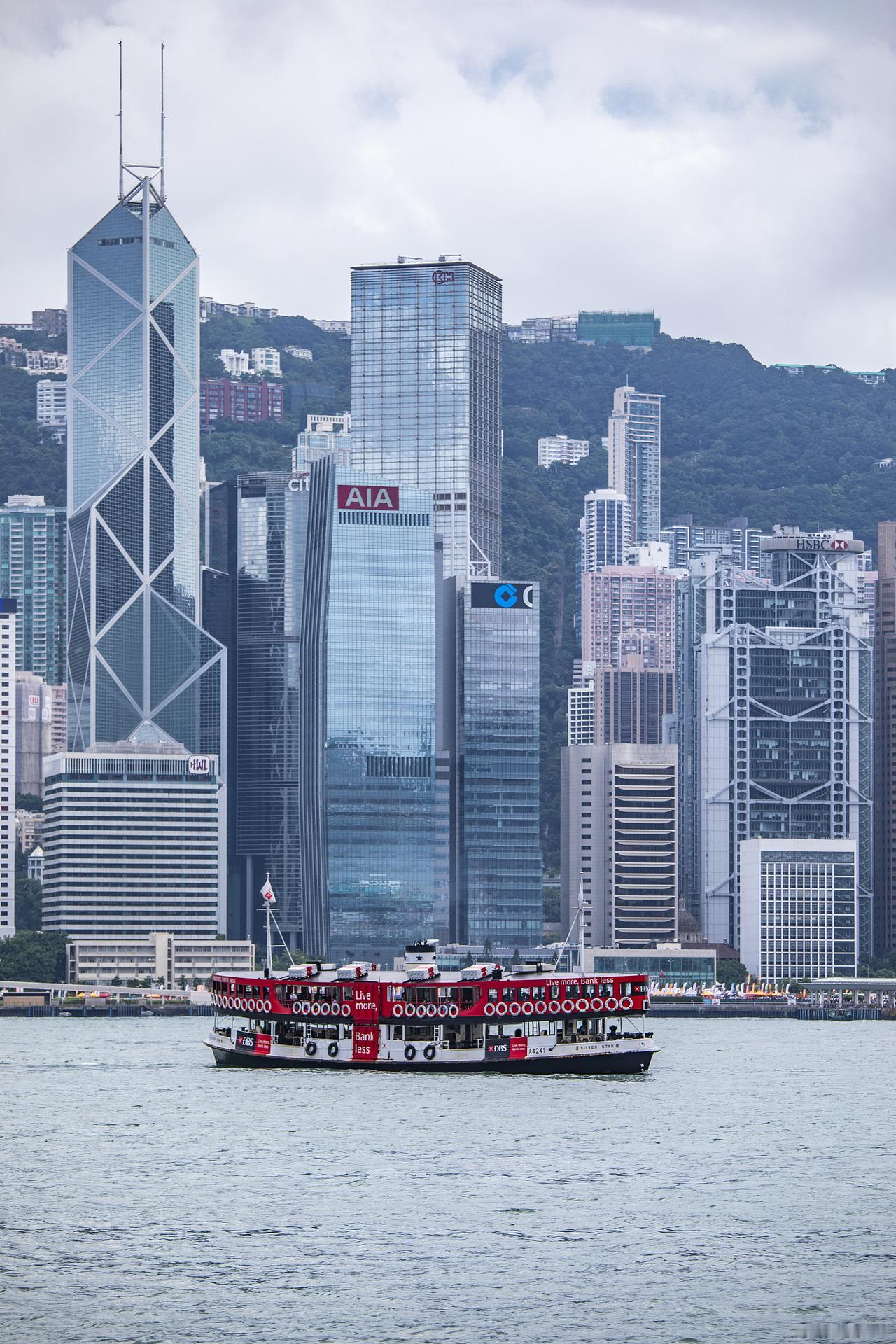 香港即将成为第六座3万亿城市，这是相当了不起的成就。从数据看，不管是按特区政府预