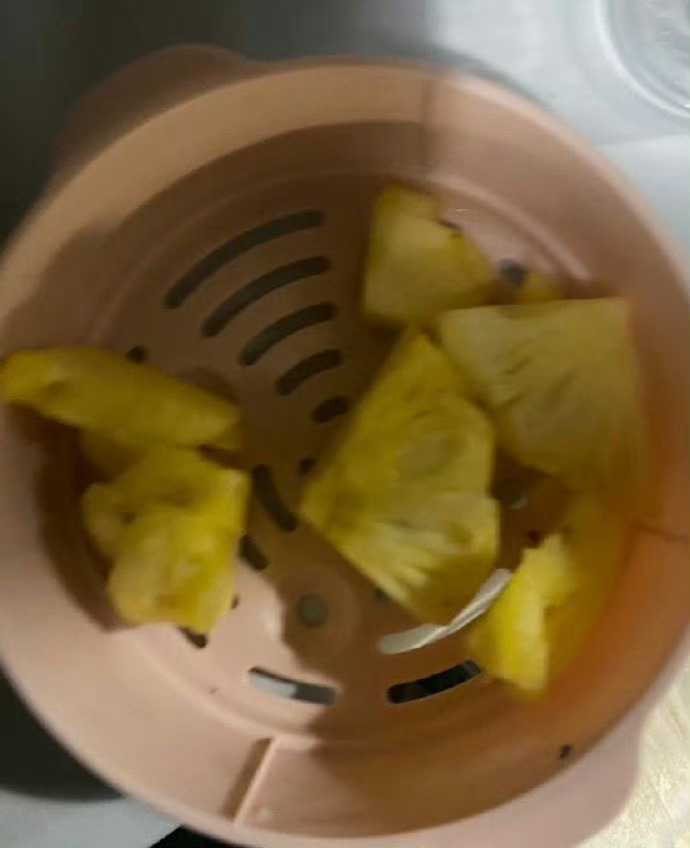 和室友aa买了一整个菠萝，是我太小心眼了吗 ？