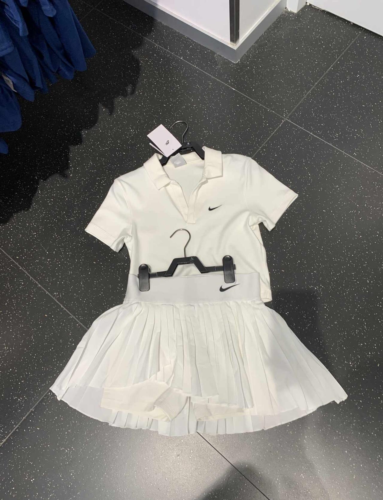 Nike白色网球裙搭配～
网球 耐克穿搭 Nike 网球穿搭 网球女孩 网球热土