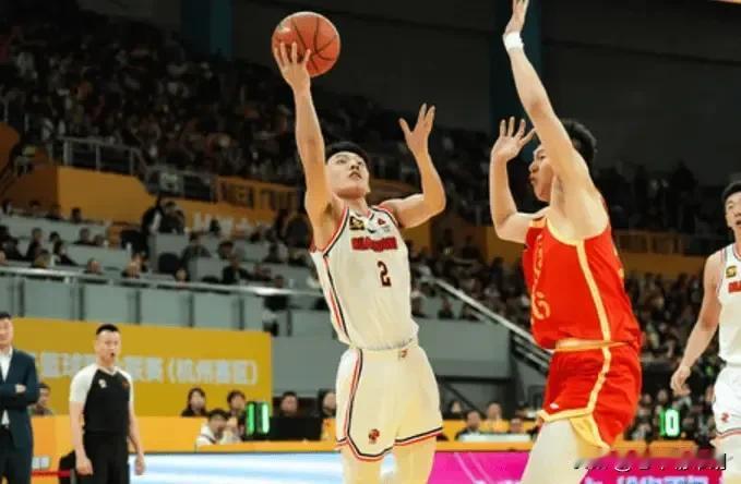 徐杰全场12中5，三分8中3得到13分3篮板4助攻

11月29日消息，CBA常