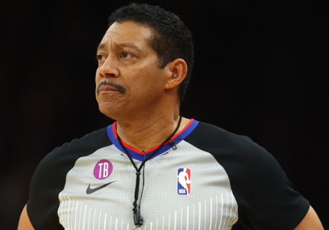 美媒：资深裁判比尔-肯尼迪在昨晚完成了伤愈复出