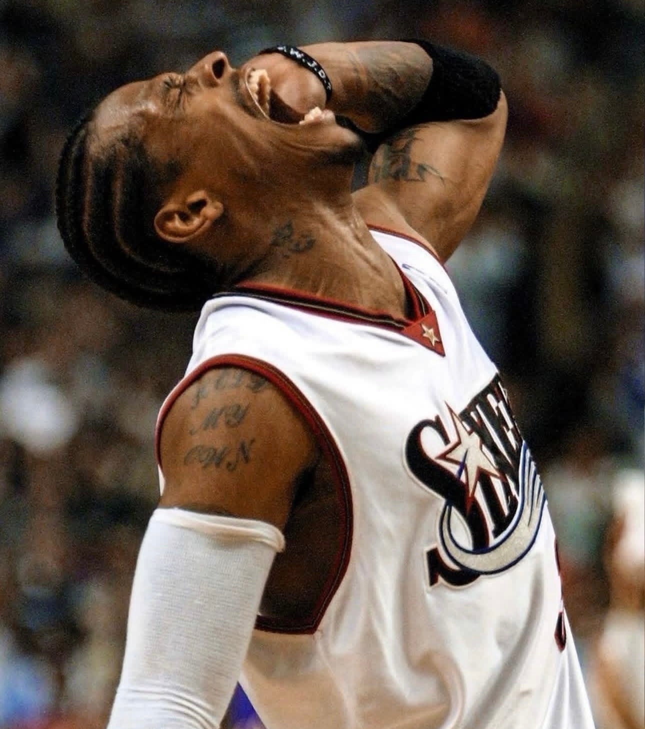 以热爱点燃篮球激情！Images via naughtyhoops 