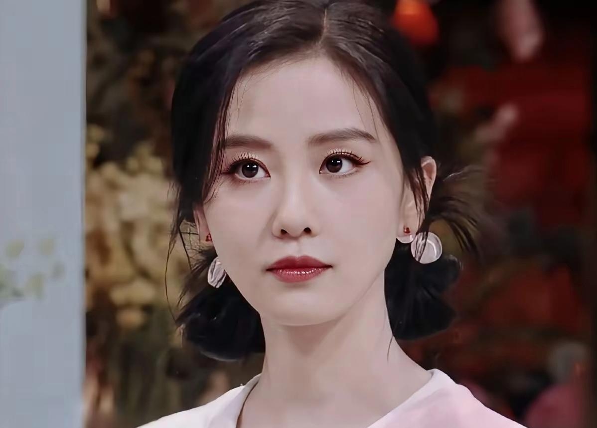 淡颜系两大美女刘诗诗与刘浩存是相同的姓氏 