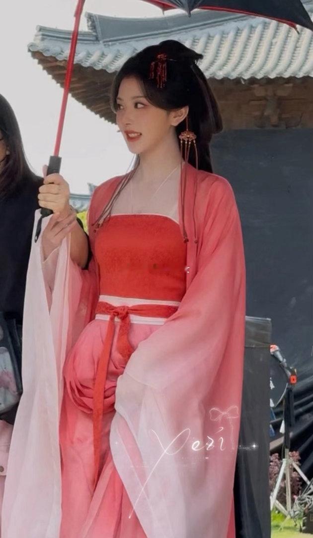 曝孔雪儿邓凯将门独后有亲密戏孔雪儿邓凯将门独后路透美的呀 